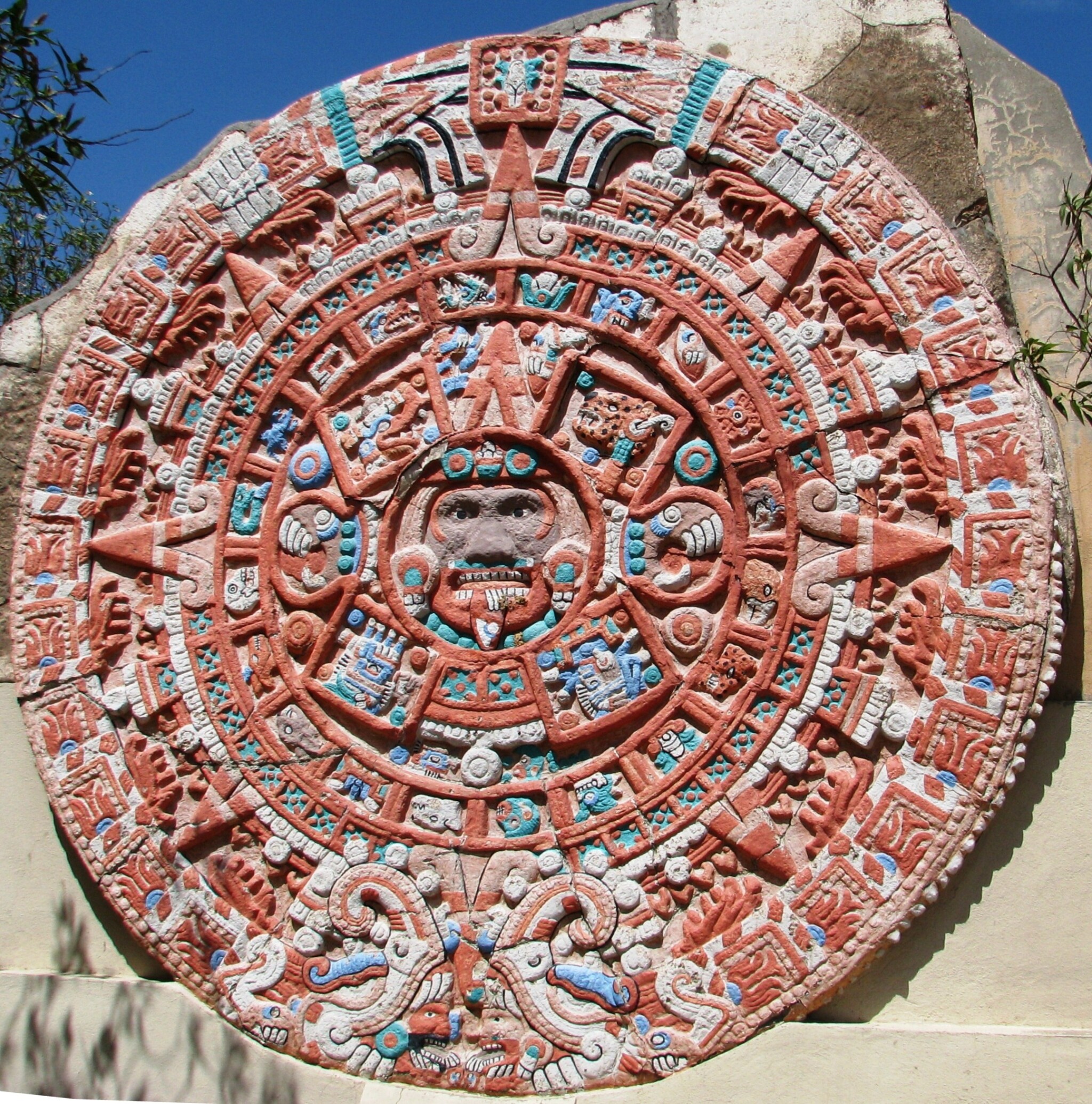 Календарь ма й я слушать. Хааб – Солнечный календарь Майя. Камень солнца ацтеков музей Мехико. Солнечный камень ацтеков. Солнечный календарь ацтеков.