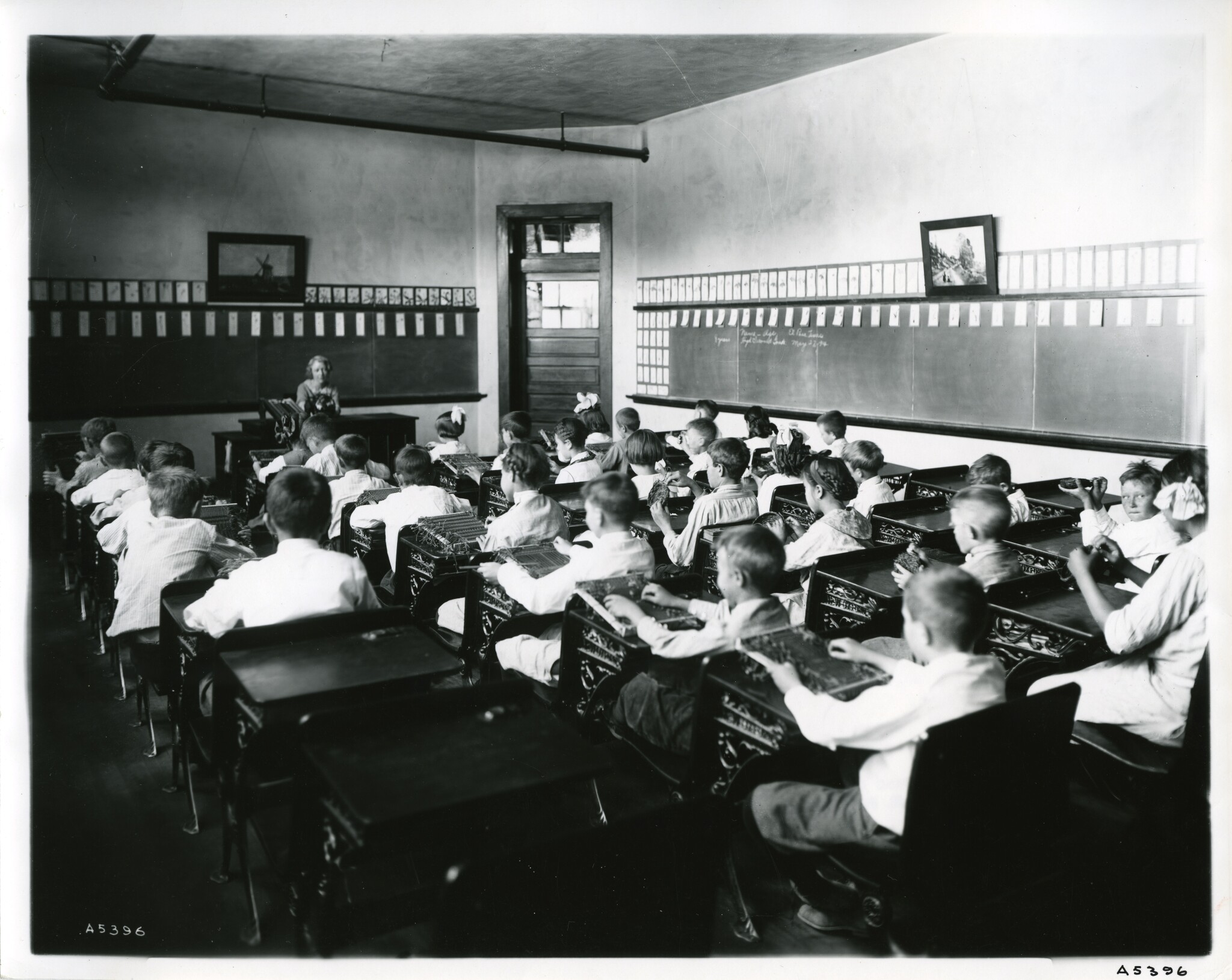 public-school-classroom-digie