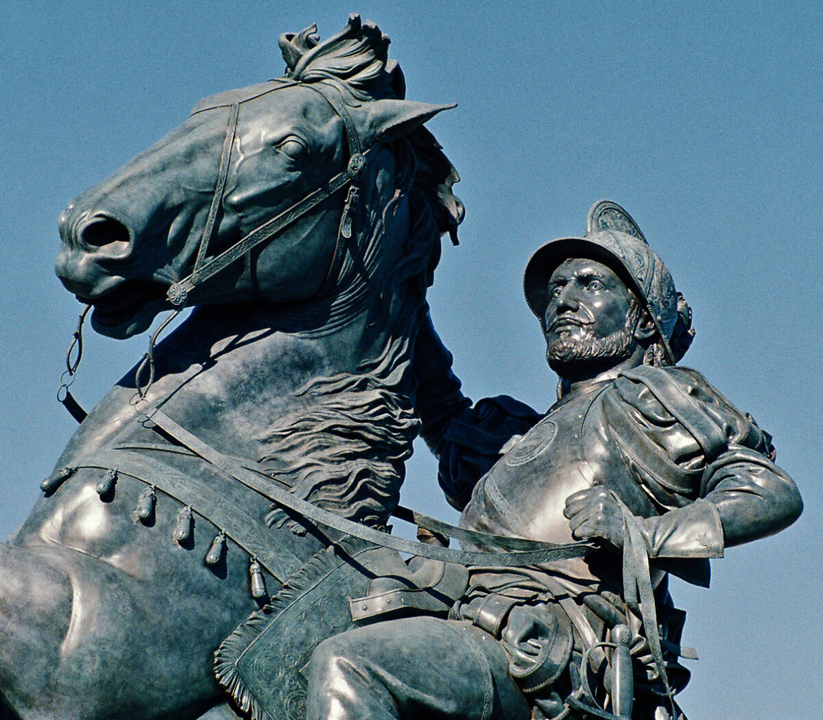 conquistador statue el paso